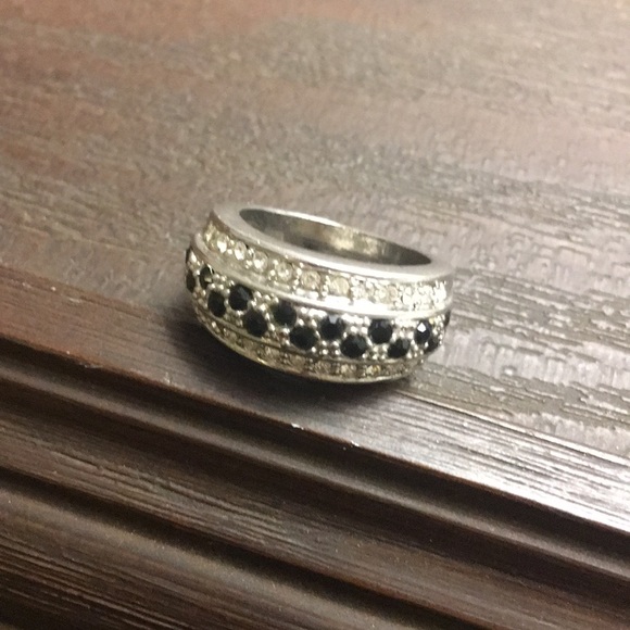 Jewelry - 🌑Black & White Diamond Silver Tone Ring🌑